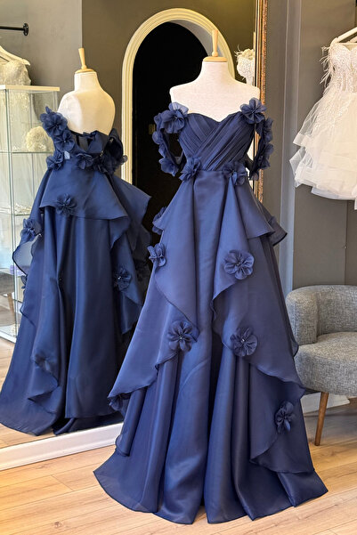 Lenta Moda Lacivert Drapeli ve Üç Boyutlu Çiçek Detaylı Karolin Abiye & Nişan...