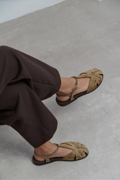 NİŞANTAŞI SHOES Drvene rimske bež sandale od antilop kože sa vezom i ravnim đ...
