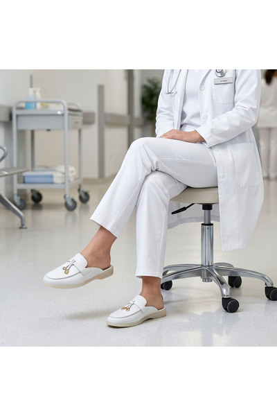 Demalis Slapi / Saboti dama medicinali piele naturală. cod SAB3. culoare ALB