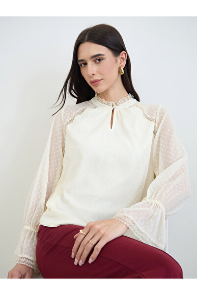 Styli Off-White Lace Trim Dobby Blouse
