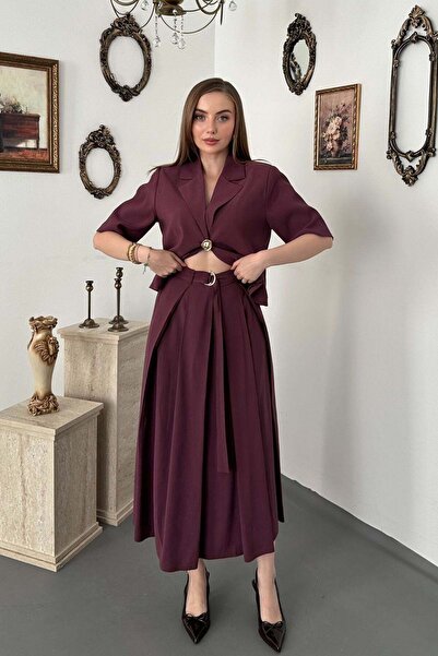 Elbee Fashion Woman طقم سترة قصيرة وتنورة بزر واحد من ماركة موردم