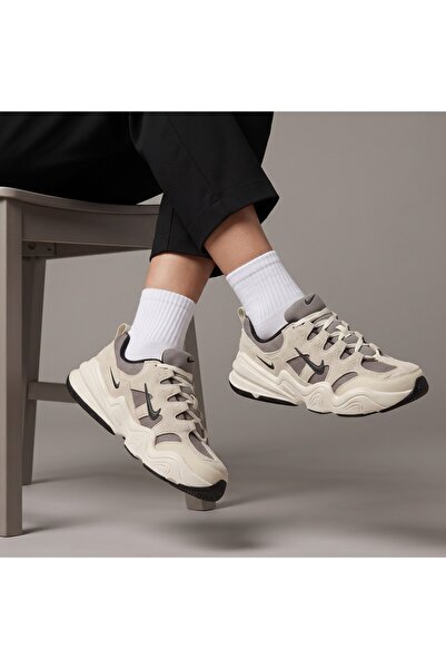 Nike Tech Hera Women's Beige Sneaker Sportie (Slim Fit)