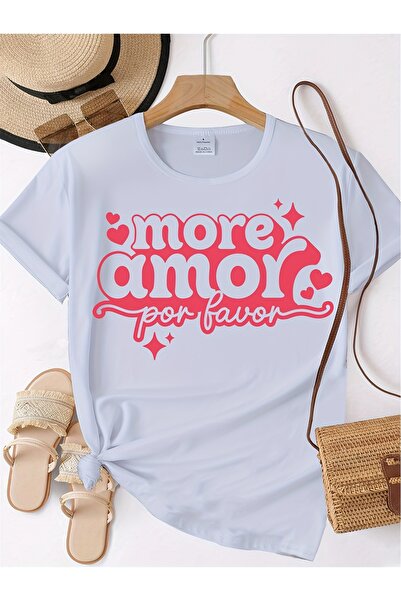 STITCHLY تي شيرت بطباعة "More Amor Por Favor" كاجوال برقبة دائرية وأكمام قصير...