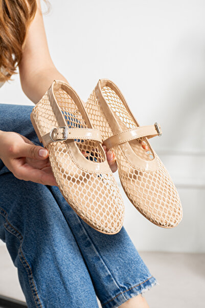 LORENN SHOES حذاء بوني بيج نسائي بتفاصيل شبكية ونعل مسطح للاستخدام اليومي
