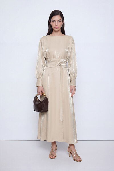 Hooopstore Rochie lungă din satin texturat, cu curea