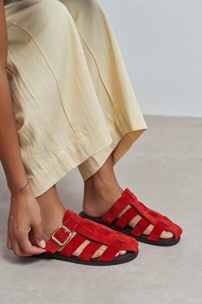 NİŞANTAŞI SHOES شبشب نسائي من الجلد السويدي الأحمر ذو نعل مسطح من Siento