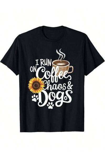 KYMC07 قميص رجالي ممتع لمحبي القهوة - قميص بنمط "I Live On Coffee, Chaos Dogs...