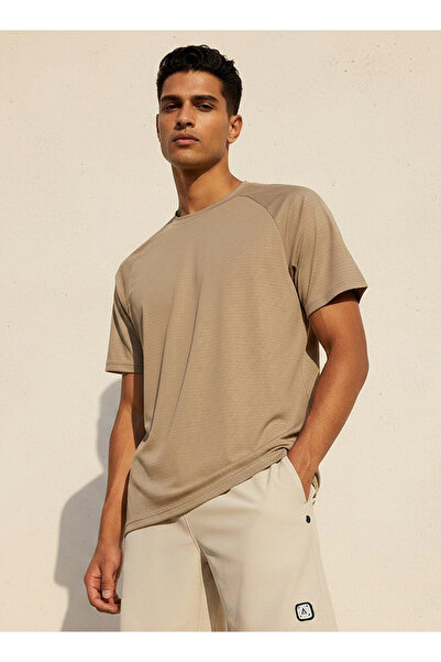 Adot Men Perforated Raglan Sleeves T-shirt