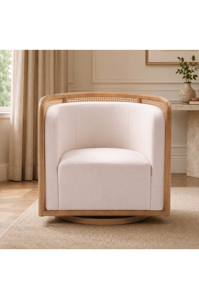 Roots Furniture كرسي دوّار أبيض من الخيزران بتصميم دوف
