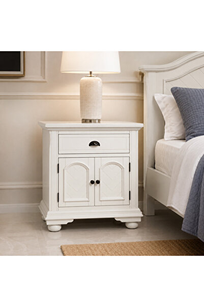Roots Furniture طاولة جانبية بيضاء من بروك