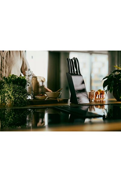 FiSKARS CONTROL 1073023 Set de 5 cuțite în bloc negru + Ascuțitor de cuțite