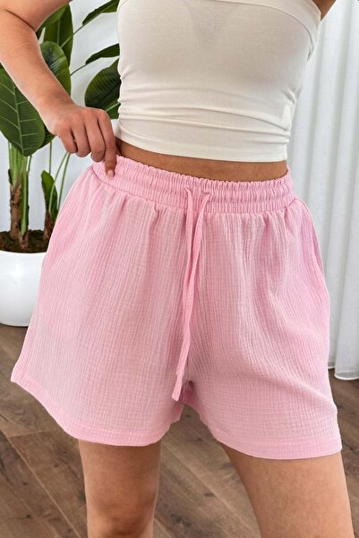 Clothes Fast شورت نسائي قصير من الموسلين الوردي مع جيوب وحزام مطاطي وأربطة
