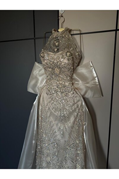 FASHION High-Neck Evening Gown with Sequins and Pearls, Featuring a Satin Bow...