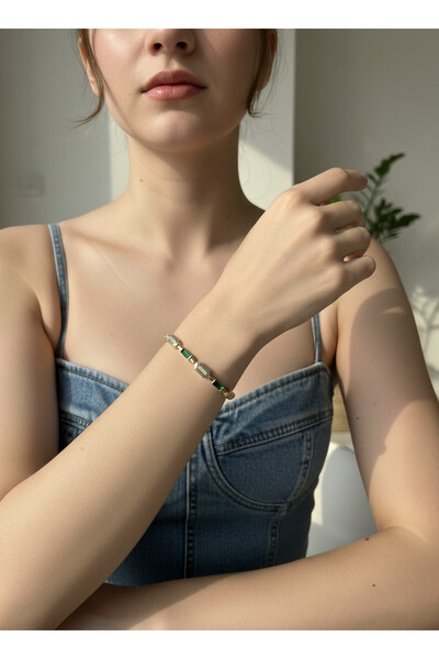 Valmont Accessories Kadın Gold Renk Yeşil Baget Taşlı Geometrik Bileklik