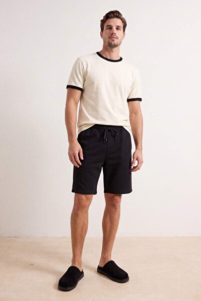 Trendyol Kollektion Schwarze Regular-Fit-Shorts und Bermuda mit elastischem B...