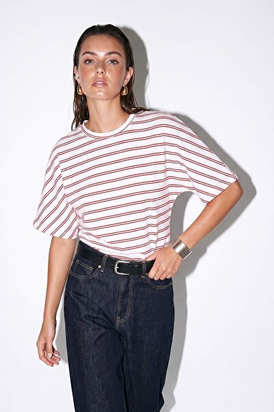 Drop by TrendyolMilla Crvena prugasta majica sa okruglim izrezom TDRSS26TS00028