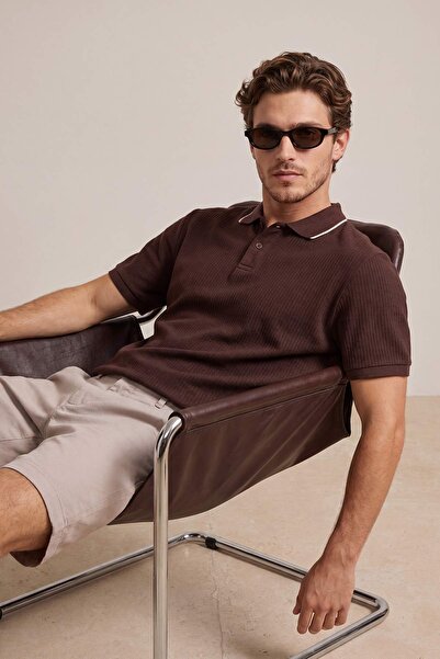 Trendyolmilla Man Kahverengi Regular Jakarlı Kumaş Triko Bant Polo Yaka T-shirt TMNSS26PO00020