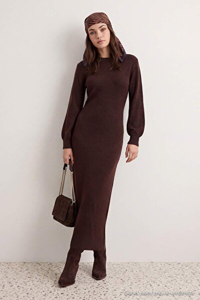 Trendyol Modest فستان حجاب بني ناعم الملمس بدون بطانة من التريكو المسطح TCTAW...