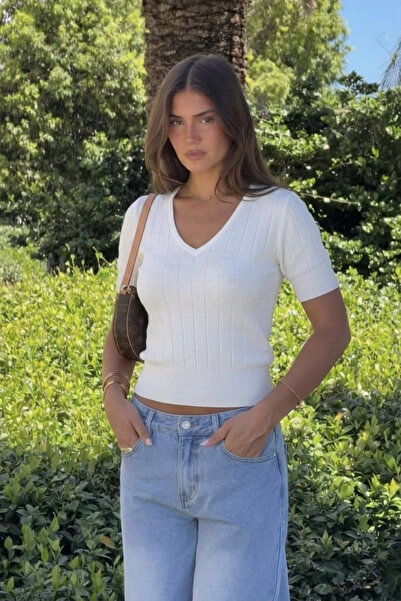 Seeh White V-Neck Knitted Women's Knitwear T-Shirt Sh372