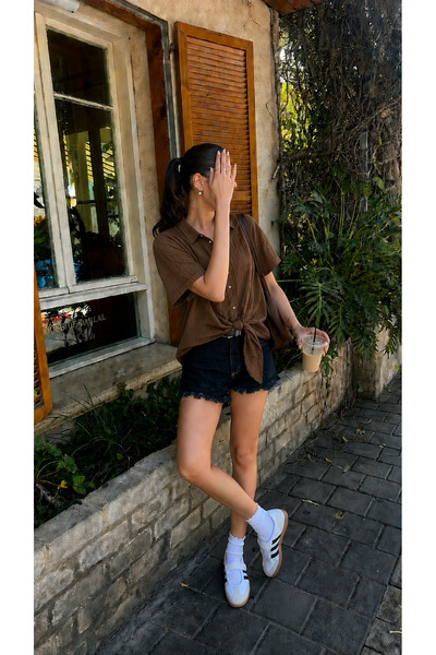 Markazzi Waist-Tied Shirt with Buttons on the Front