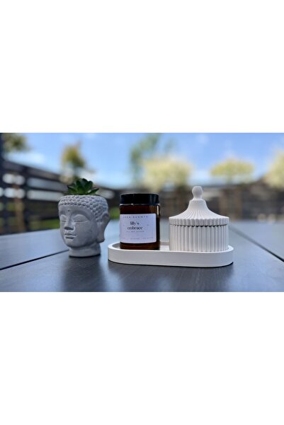 ARÉA Scents Lilly's Embrace | Lacramioara - Lumanare parfumata 130g / ~24h ar...