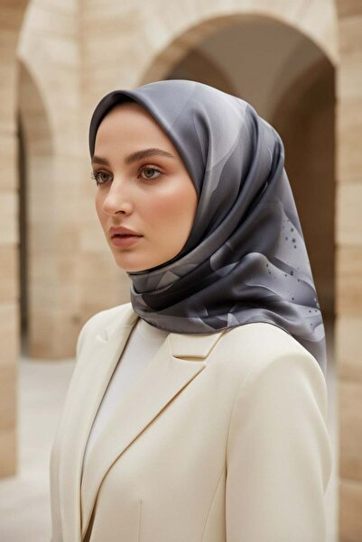 Vissona %100 Twill İpek Çiçek Desenli Gri Renkli 90x90 Eşarp Dikim Şekli : El...
