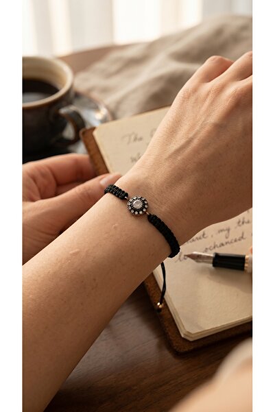 FAYRA ACCESSORIES سوار مكرامية دائري بحجر الزركون
