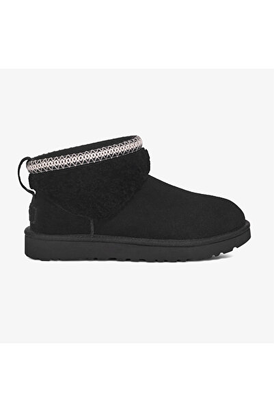UGG حذاء بوت أسود نسائي بتفاصيل أنيقة من الفرو عند الكاحل ونعل عالٍ