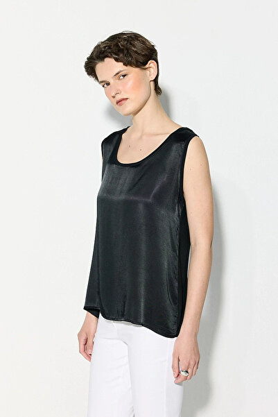 Gusto Tricou din bumbac pieptănat în față și spate din satin - negru
