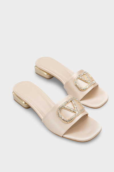 Capone Outfitters Дамски пантофки с кръгла форма, камъни и сатенена катарама ...