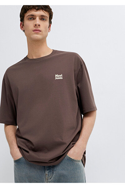 Mavi Jeans Bedrucktes braunes T-Shirt Relaxed Fit / Bequeme Passform 0613347-...