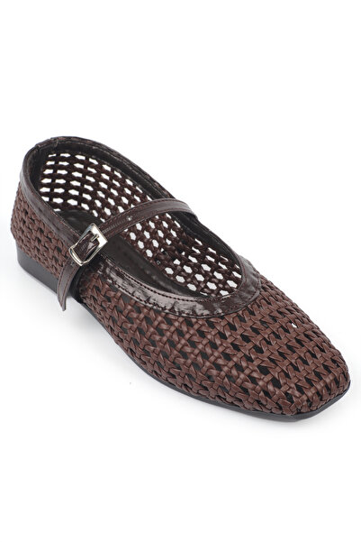 Capone Outfitters Marnia Buckle-Strapped, Blunt-Toe, Straw-Look Women's Balle...