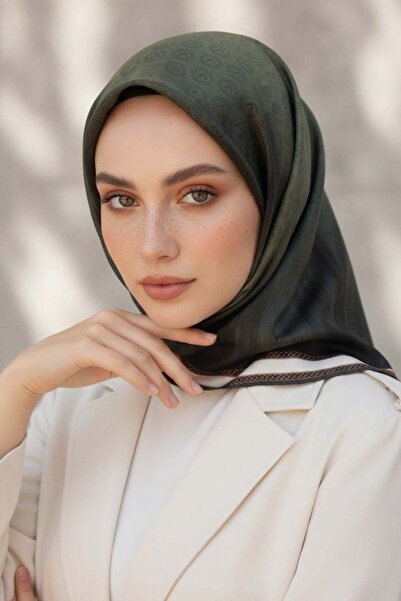 Vissona 100% Twill İpek Monogram Desenli Haki Renkli 90x90 Dikim Şekli : El D...