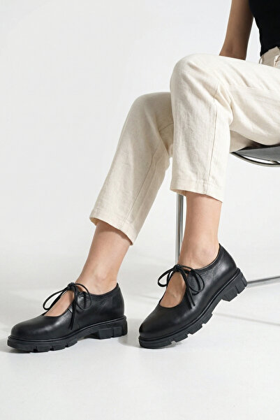 Ayakkabı Delisiyim Μαύρα δερμάτινα γυναικεία παπούτσια loafer με κορδόνια, πα...