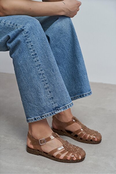 NİŞANTAŞI SHOES Γυναικεία σανδάλια Anderline Coffee με διαφανή λεπτομέρεια ασ...