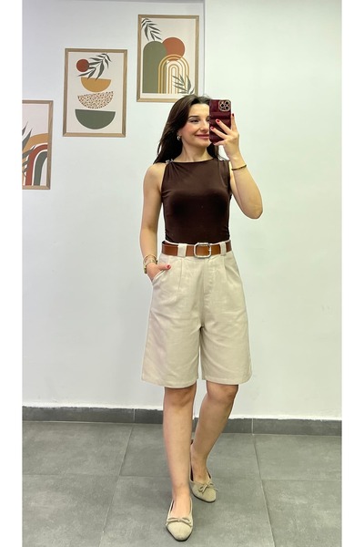 bydenizcollection شورت من القماش القطني مع جيوب وحزام بتفاصيل مميزة