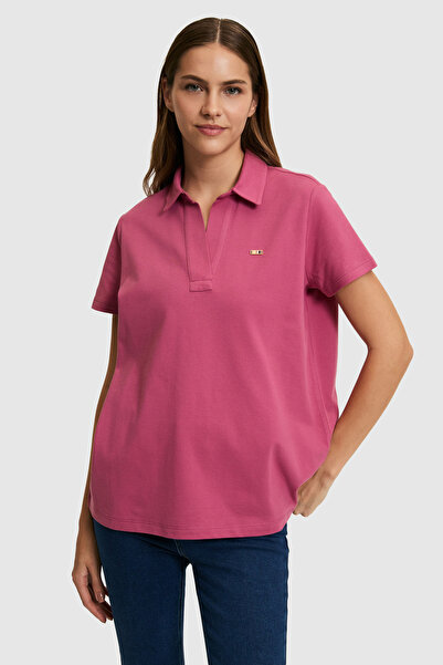 U.S. Polo Assn. تي شيرت نسائي أساسي بياقة بولو باللون الفوشيا 50323447-VR023