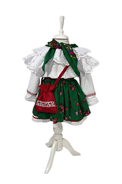 Kareea Andreea traditional dress
