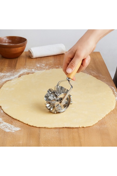 Zumzeria Sucitor cu decupatoare de biscuiți, 6 modele de Crăciun