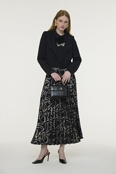 Zühre Pleated Chain Patterned Black Suit with Floral Accessories 1806