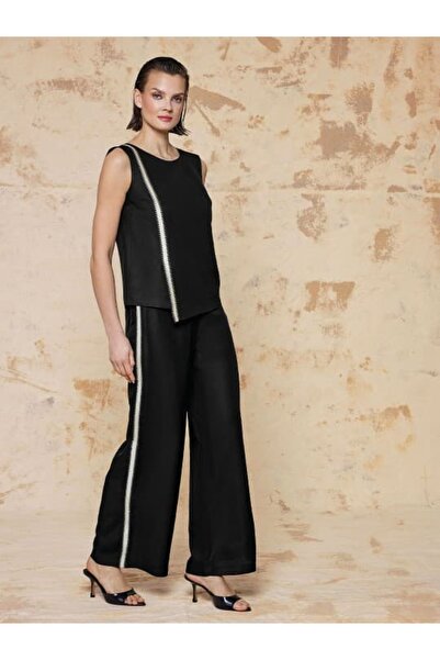 Unique - Linen Fabric Set with Embroidery Details