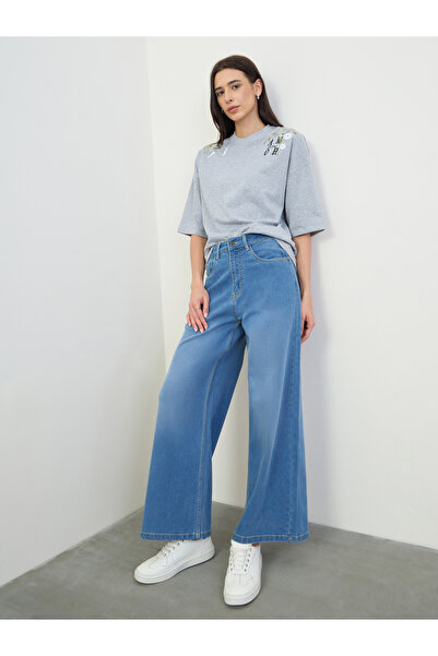 Styli Women Wide Leg Faded Stretchable Jeans