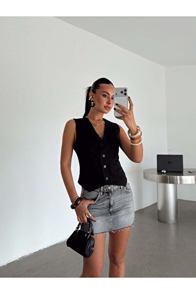 myd Four Button V-Neck Vest - Black