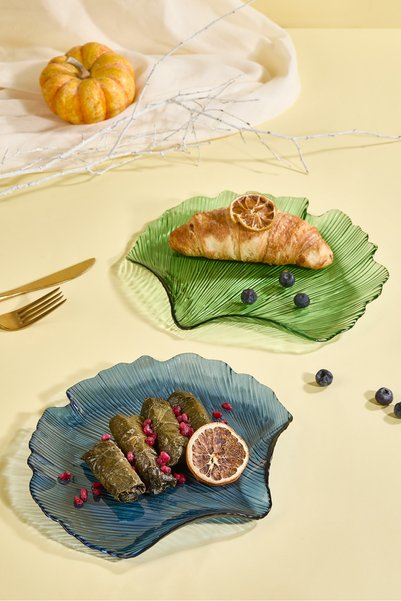 Lora Bianca Sea Shell Shaped 2-Piece Glass Appetizer and Presentation Plate Set