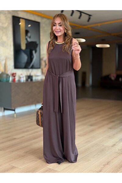 Wear Up جمبسوت نسائي بقصة مريحة وياقة دائرية مع تفاصيل حزام عند الخصر
