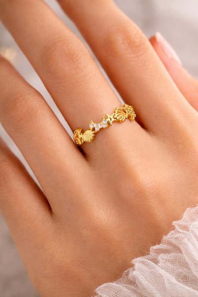 Duiwerlis Women's Adjustable Gold Color Ring with Sea Shell, Dog and Star Figures