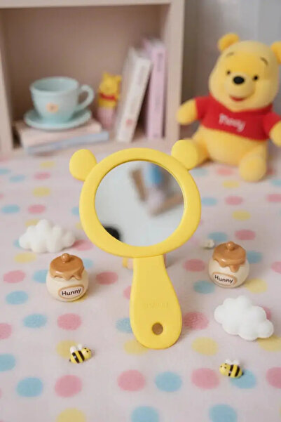 Miniso مرآة يدوية مرخصة من ديزني لمتجر حلويات تسو تسو - مع شخصية ويني ذا بوه