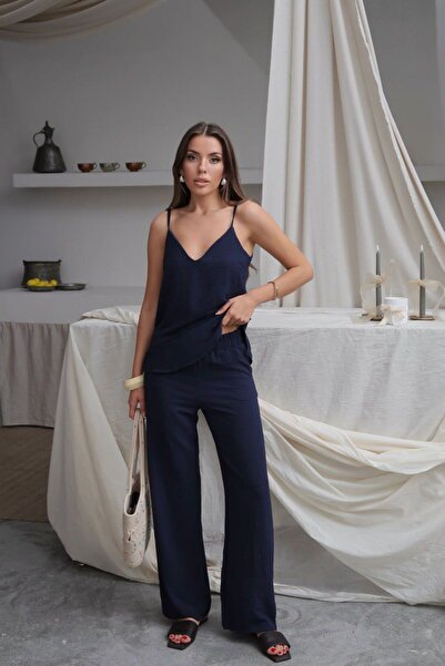 Tumtum Wear بلوزة بياقة على شكل حرف V وسروال إيروبين عالي الخصر، طقم علوي وسفلي