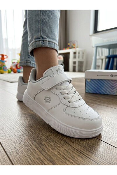 bambino kids shoes حذاء رياضي أبيض للأطفال من يونيسكس سيرتلي