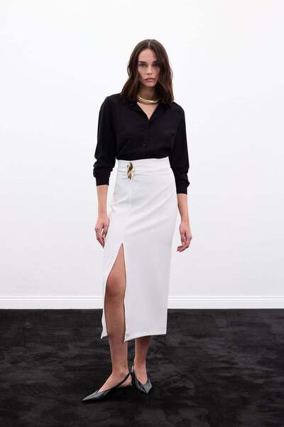 CKM MODA Kimmy gold side accessory skirt ecru